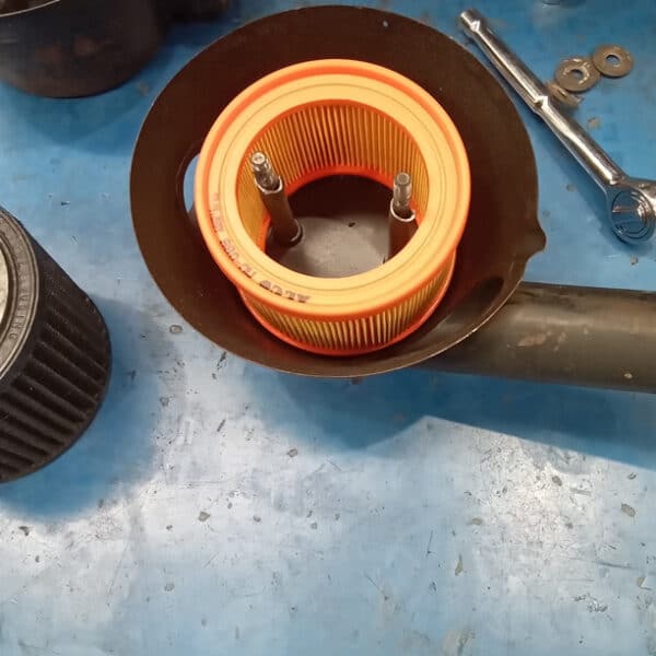 250326 1972 MGB Roadster Brakes Clutch Slave and Fuel Pump 10