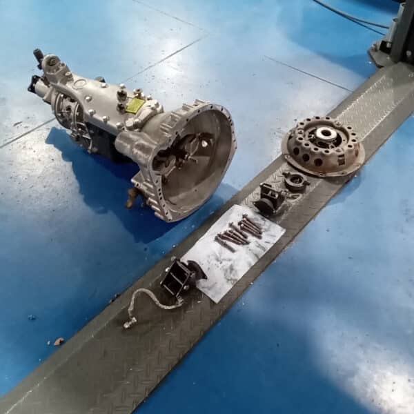 260326 1959 Jaguar Mk IX Gearbox and parts cleaning