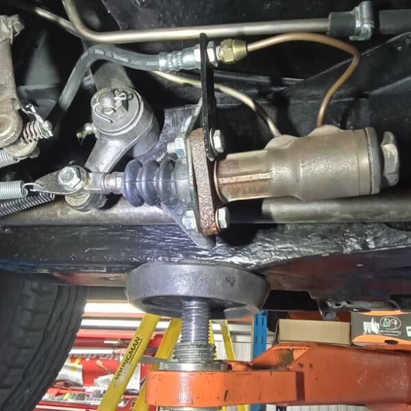 260326 1959 Jaguar MkIX Gearbox Removal 17