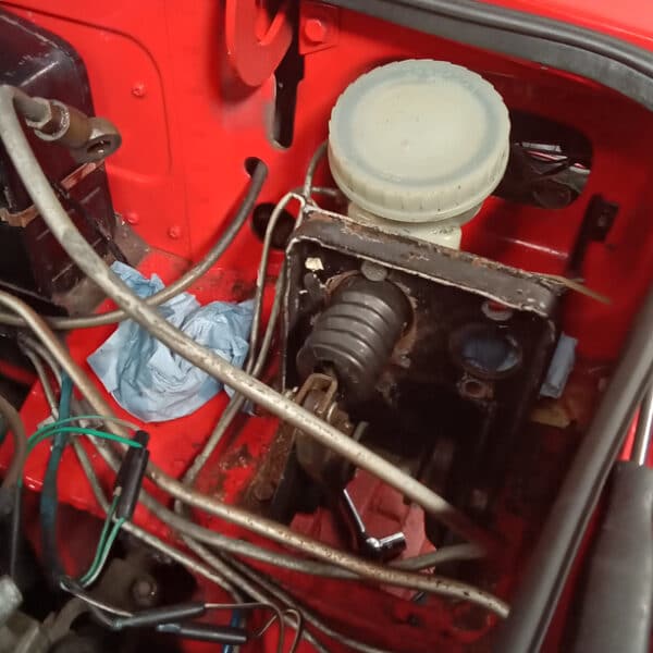 260326 1972 MGB Roadster clutch master and service 3