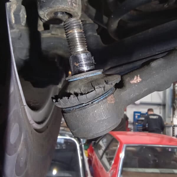 260326 1993 Jaguar XJS MOT repairs 7