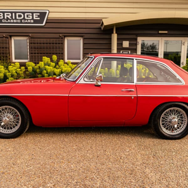 MG B GT 12