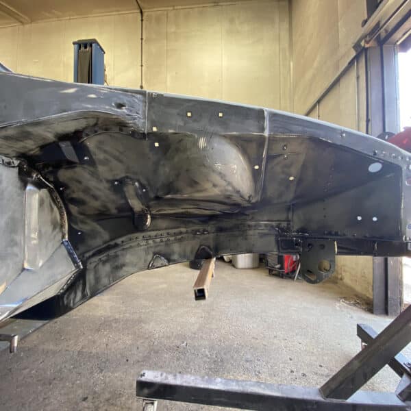 010426 1975 MGB GT V8 Underside Epoxy