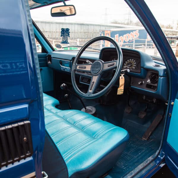 010426 1983 Toyota Hilux Arrival 4