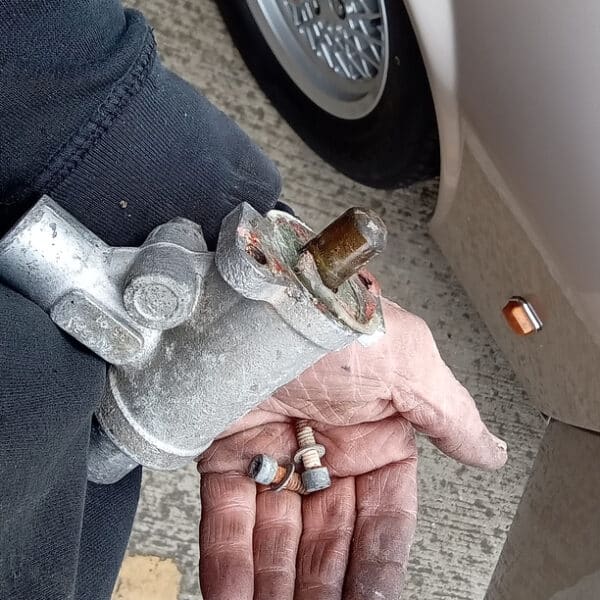 020426 1991 Jaguar XJS V12 Idle Speed Repair 6