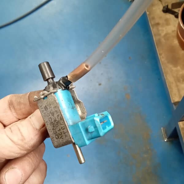 020426 1991 Jaguar XJS V12 Vacuum Leak Diag 3