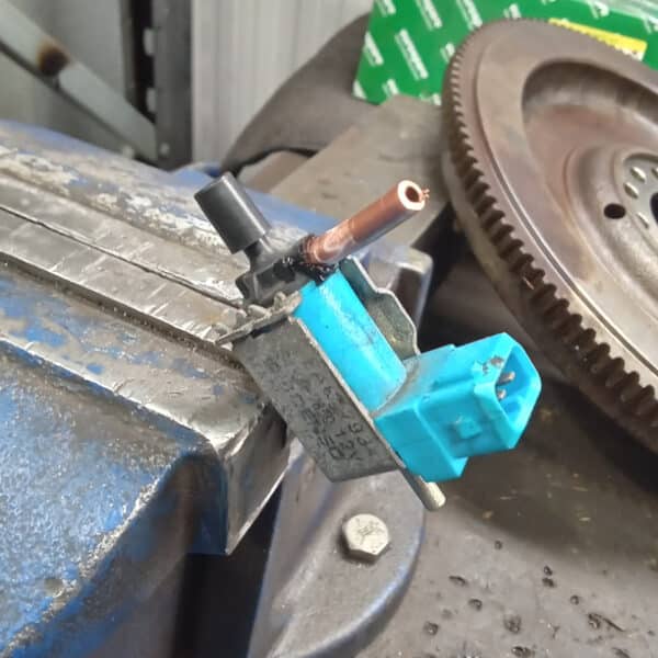 020426 1991 Jaguar XJS V12 Vacuum Leak Diag 4