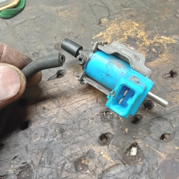 020426 1991 Jaguar XJS V12 Vacuum Leak Diag 5