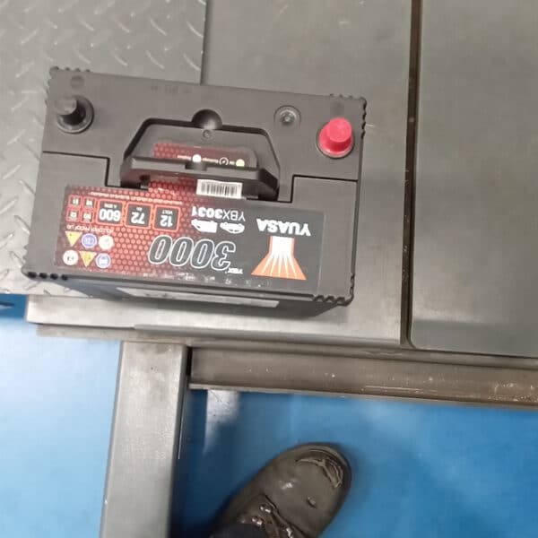 070425 1983 Toyota Hilux New Battery 2