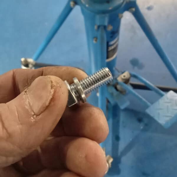 080426 1959 Jaguar MkIX engine and gearbox refit 10