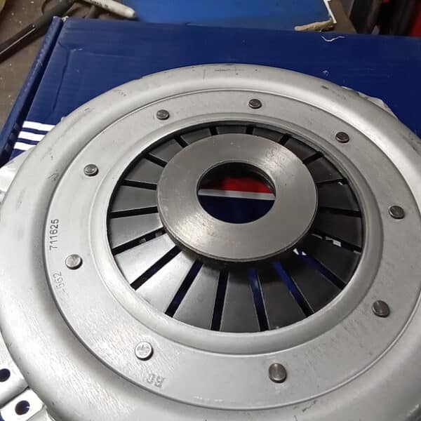 080426 1959 Jaguar MkIX engine and gearbox refit 13