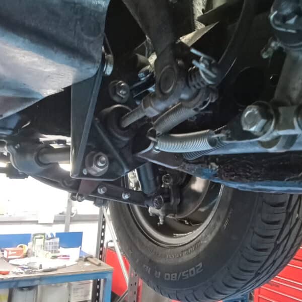 080426 1959 Jaguar MkIX engine and gearbox refit 4 1