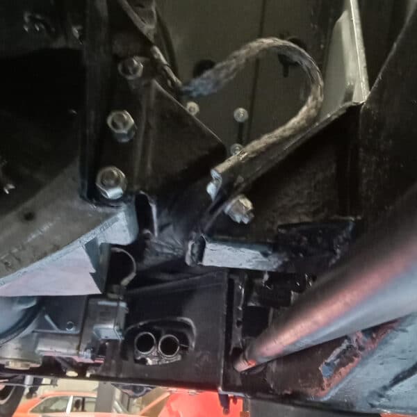 080426 1959 Jaguar MkIX engine and gearbox refit 6 1