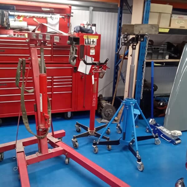 080426 1959 Jaguar MkIX engine and gearbox refit