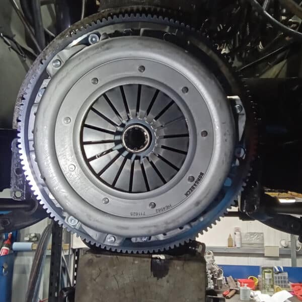 080426 1959 Jaguar MkIX engine and gearbox refit 9