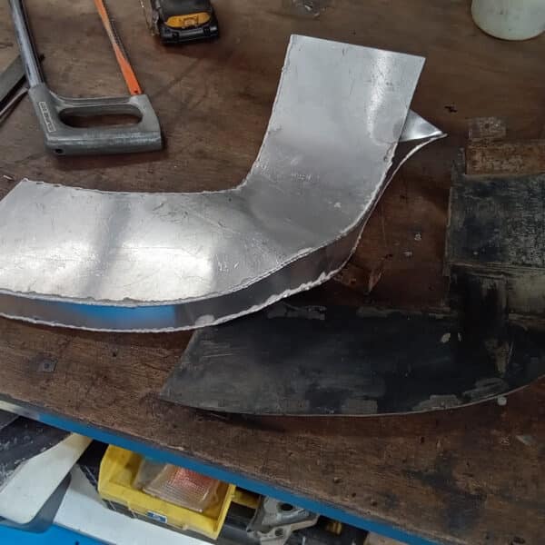 080426 1970 Aston Martin DBS Vantage engine bay and restored parts 11