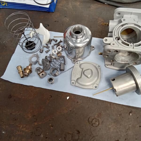 080426 1975 MGB GT V8 Carburettor Overhaul 10
