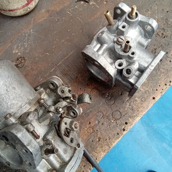080426 1975 MGB GT V8 Carburettor Overhaul 13