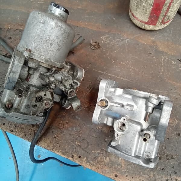 080426 1975 MGB GT V8 Carburettor Overhaul 14