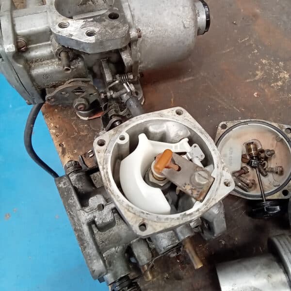 080426 1975 MGB GT V8 Carburettor Overhaul 16