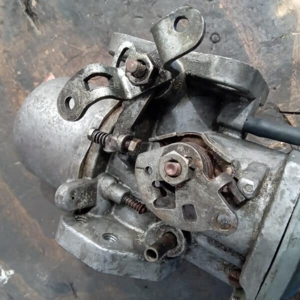 080426 1975 MGB GT V8 Carburettor Overhaul 5