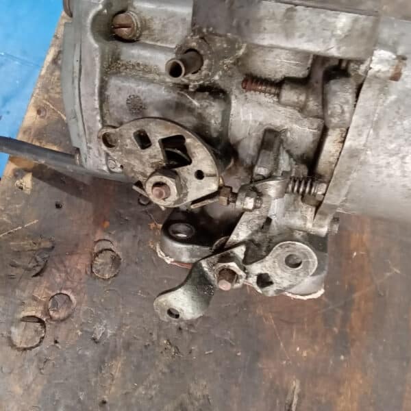 080426 1975 MGB GT V8 Carburettor Overhaul 9