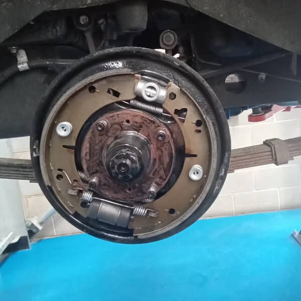 080426 1978 MGB GT Brake Adjuster and Water Leak