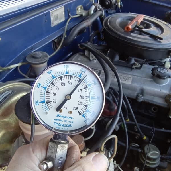 080426 1983 Toyota Hilux Compression Test 2