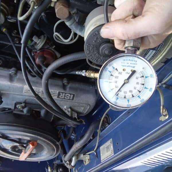 080426 1983 Toyota Hilux Compression Test 3