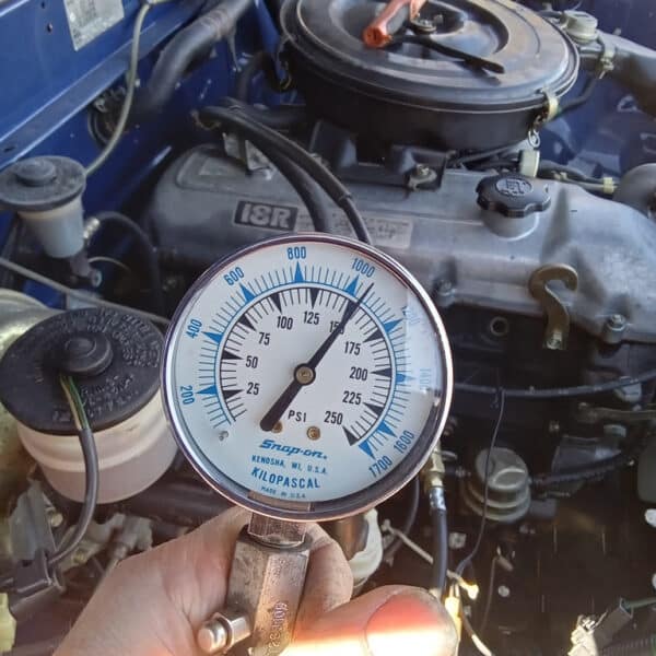 080426 1983 Toyota Hilux Compression Test 4