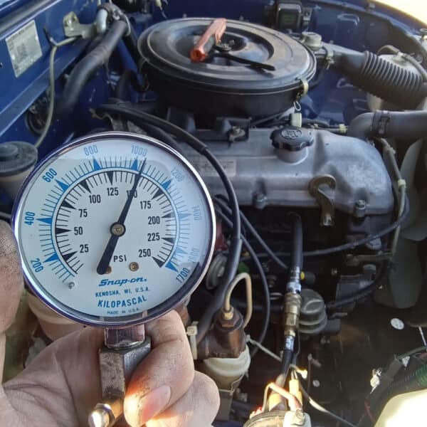 080426 1983 Toyota Hilux Compression Test 5