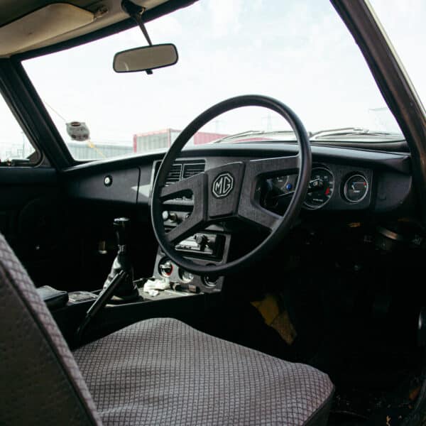 090426 1978 MGB GT Arrival 5