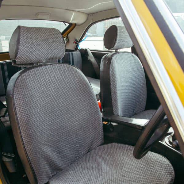 090426 1978 MGB GT Arrival 7