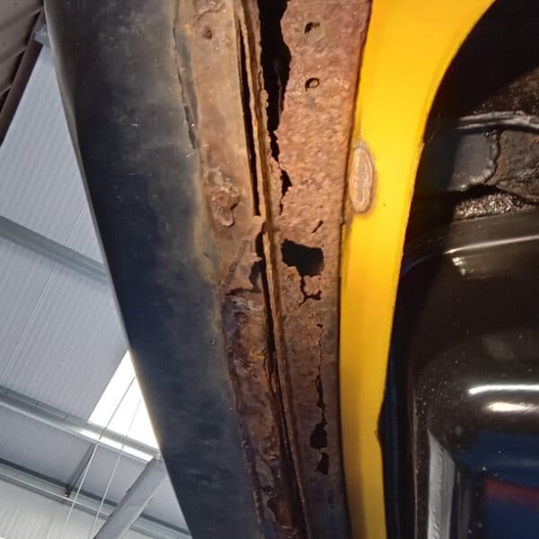 090426 1978 MGB GT Inspection 11