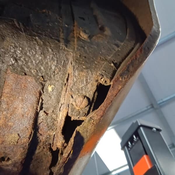 090426 1978 MGB GT Inspection 16