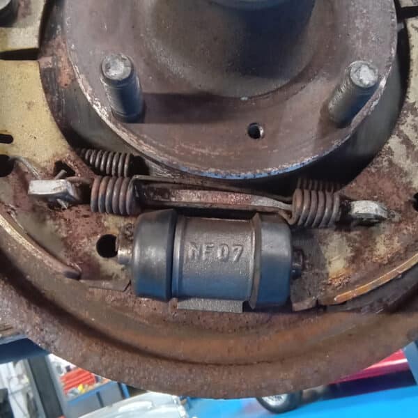 090426 1978 MGB GT Inspection 2