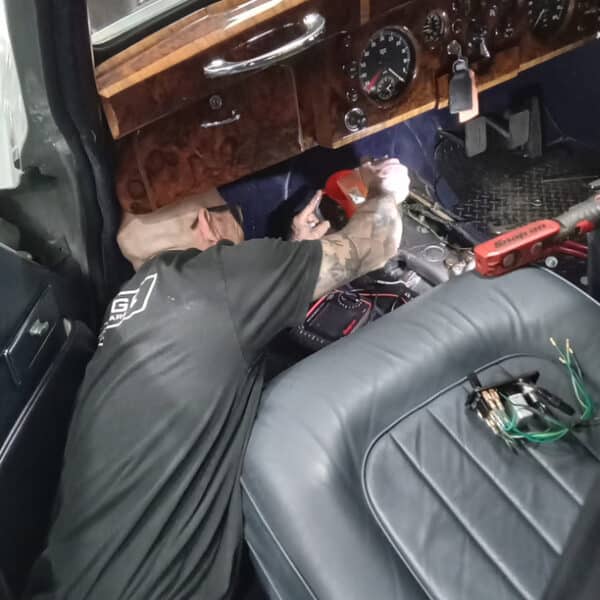 100426 1959 Jaguar MkIX gearbox wiring 4