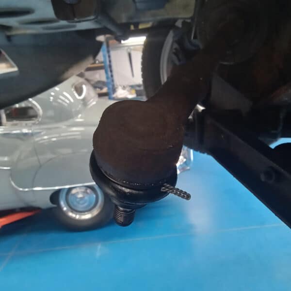 100426 1973 MGB GT MOT check over 9