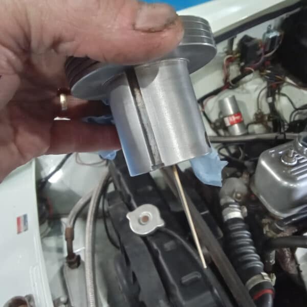 100426 1973 MGB GT White Carb Tune 2