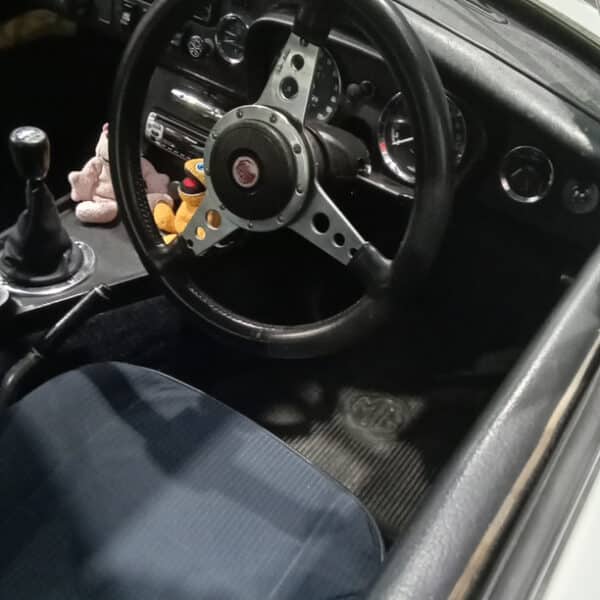 100426 1973 MGB GT White Carb Tune 5