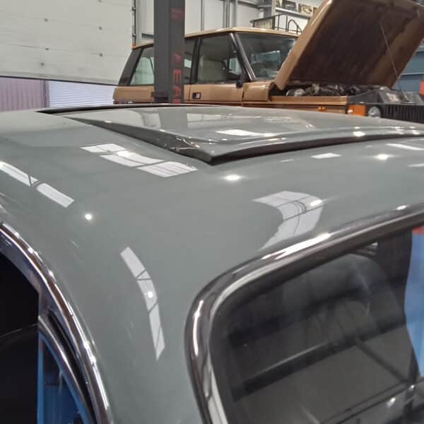 110426 1959 Jaguar MkIX Sunroof 14