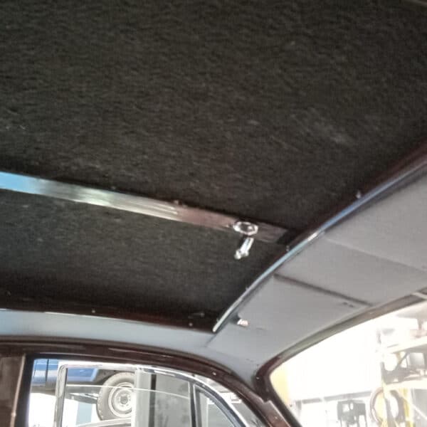 110426 1959 Jaguar MkIX Sunroof 17