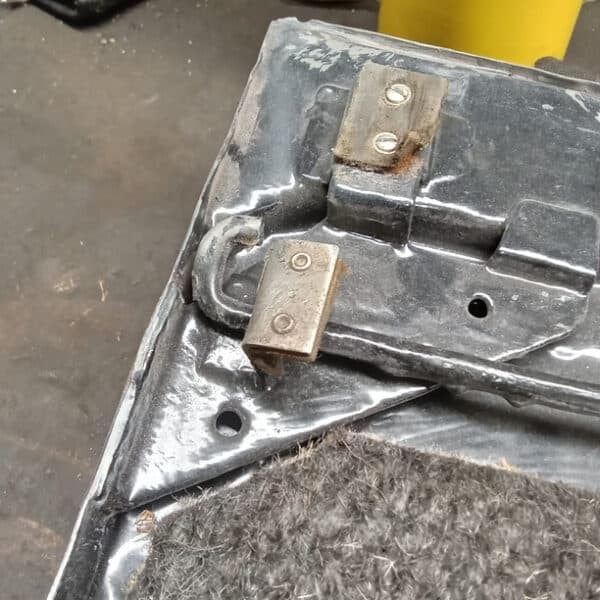 110426 1959 Jaguar MkIX Sunroof 8