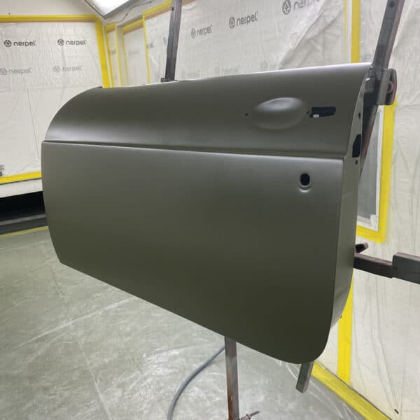 130426 1975 MG B GT V8 Body Panels Painted 10