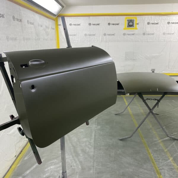 130426 1975 MG B GT V8 Body Panels Painted 11