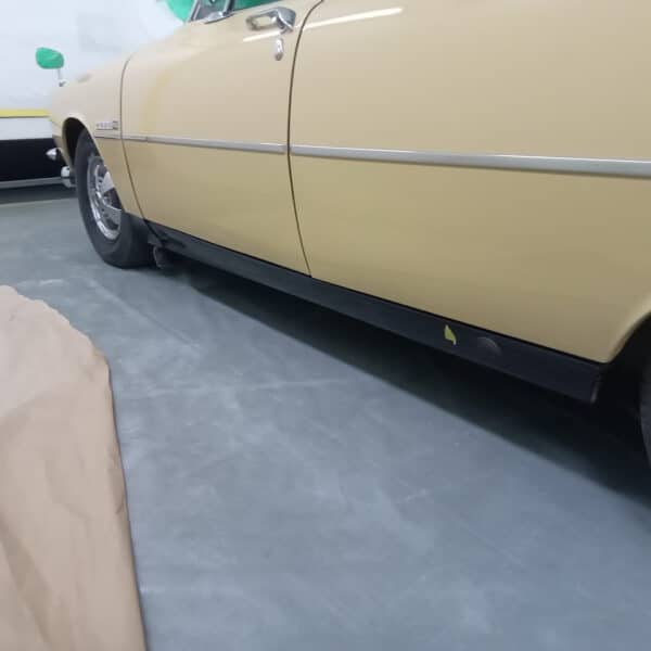 140426 1972 Rover P6 bottom of the doors painted 2