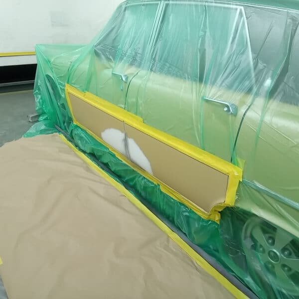 140426 1972 Rover P6 bottom of the doors painted 4