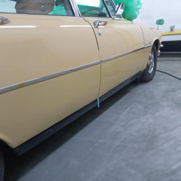 140426 1972 Rover P6 bottom of the doors painted