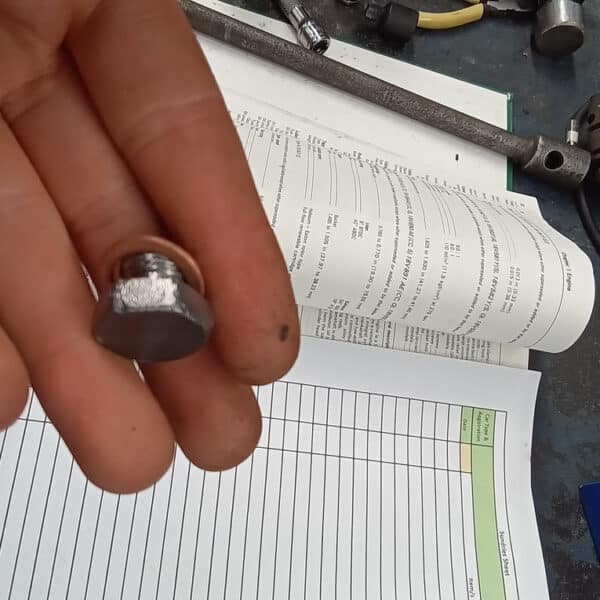 140426 1978 MG B GT Service 4