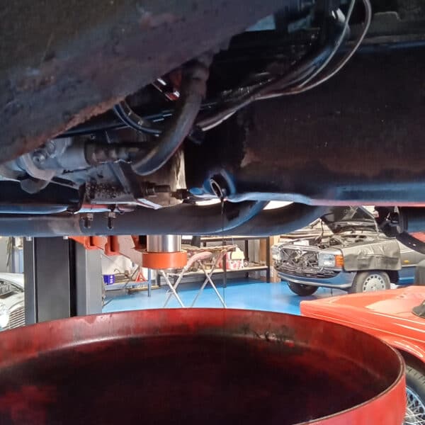 140426 1978 MG B GT Service 5